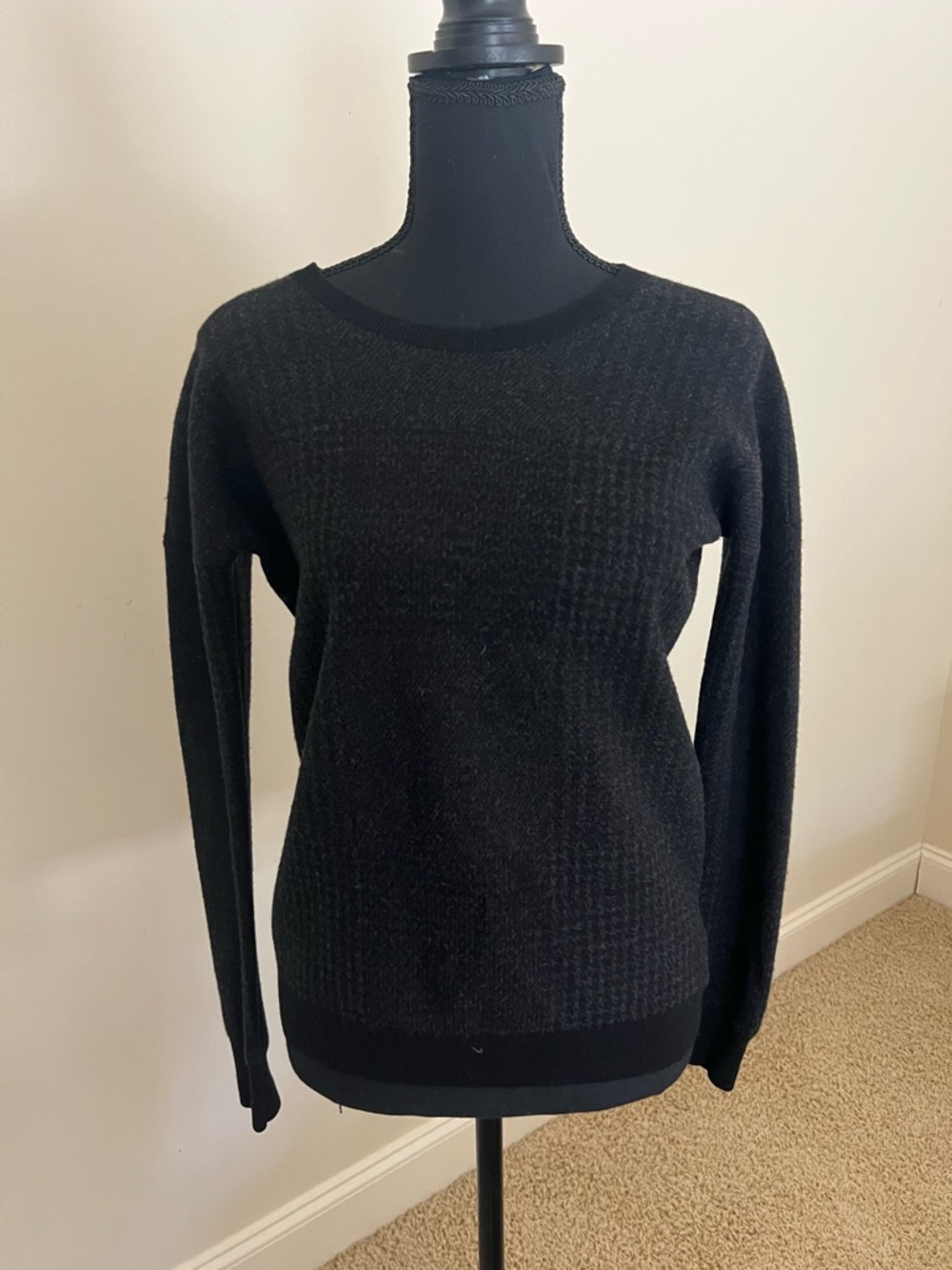 Women’s Theory Size P Gray Wool Blend Houndstooth Sweater